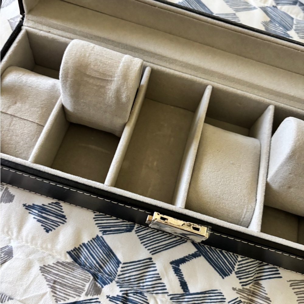 Elegant Black and Cream Watch Organizer